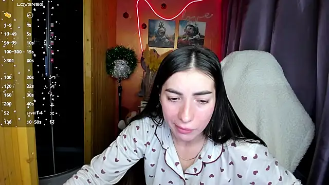 Fiery Brunette  online show from 12-21-25, 06:37