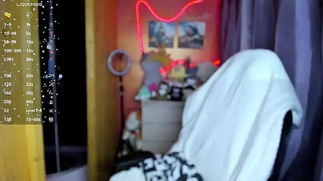 Fiery Brunette  online show from 03-03-26, 04:52