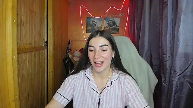 Snapshot of Fiery_Brunette_ chatting on 02-18-25, 09:43 Fiery Brunette online show from 02-18-25, 09:43