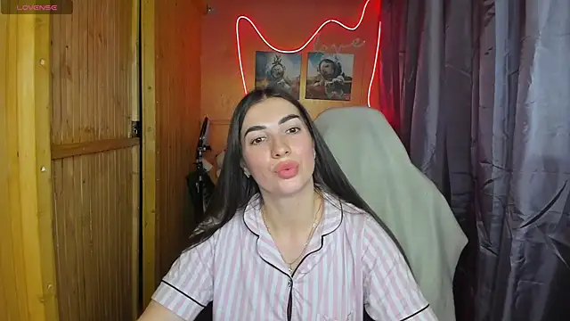 Snapshot of Fiery_Brunette_ chatting on 02-18-25, 06:58 Fiery Brunette online show from 02-18-25, 06:58