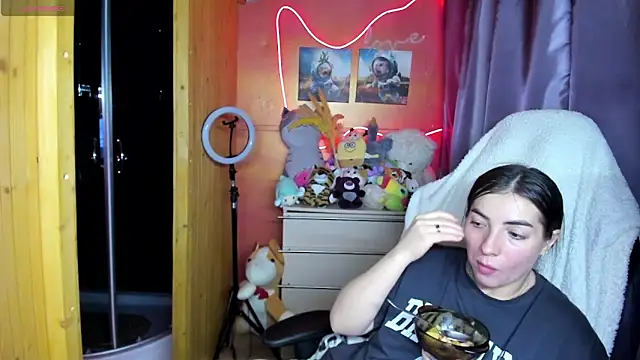 Fiery Brunette  online show from 04-05-26, 06:31