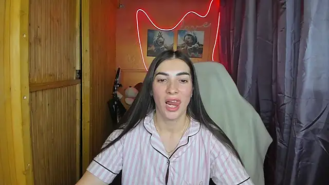 Snapshot of Fiery_Brunette_ chatting on 02-19-25, 03:27 Fiery Brunette online show from 02-19-25, 03:27