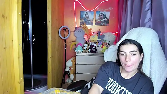 Snapshot of Fiery_Brunette_ chatting on 04-18-26, 01:24 Fiery Brunette online show from 04-18-26, 01:24