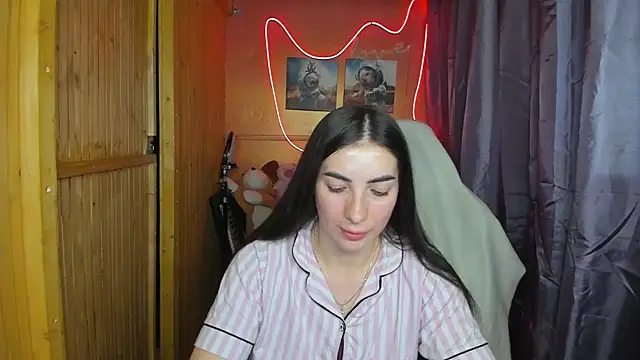 Snapshot of Fiery_Brunette_ chatting on 02-19-25, 06:43 Fiery Brunette online show from 02-19-25, 06:43