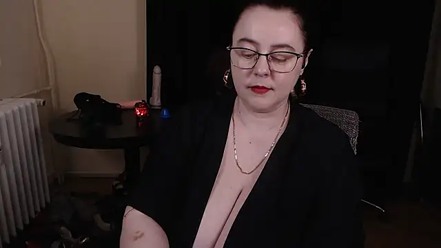 Snapshot of poshmistress chatting on 03-19-25, 07:17 poshmistress online show from 03-19-25, 07:17