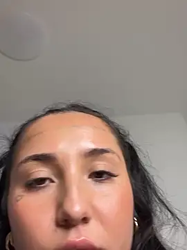 Snapshot of Coco-Love chatting on 10-21-25, 05:45 Coco-Love online show from 10-21-25, 05:45