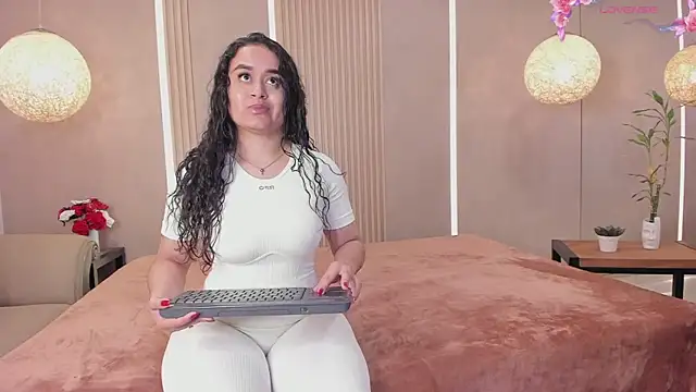 Snapshot of sabrina_shark_ chatting on 03-09-26, 02:48 sabrina shark online show from 03-09-26, 02:48