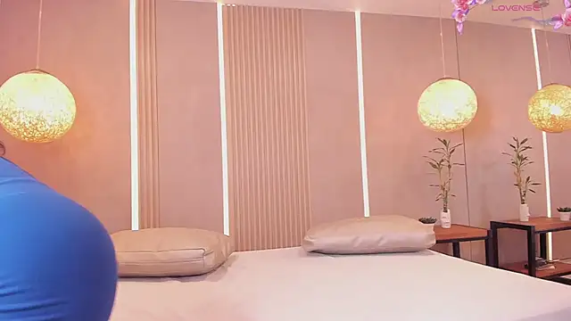 Snapshot of sabrina_shark_ chatting on 03-10-26, 02:15 sabrina shark online show from 03-10-26, 02:15