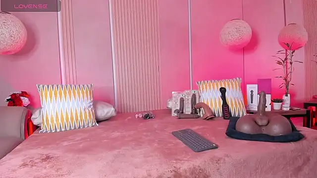 Snapshot of sabrina_shark_ chatting on 03-16-26, 05:44 sabrina shark online show from 03-16-26, 05:44