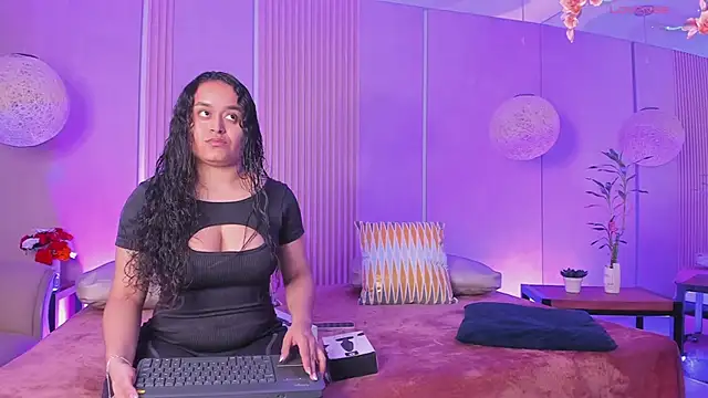 Snapshot of sabrina_shark_ chatting on 03-06-26, 02:50 sabrina shark online show from 03-06-26, 02:50