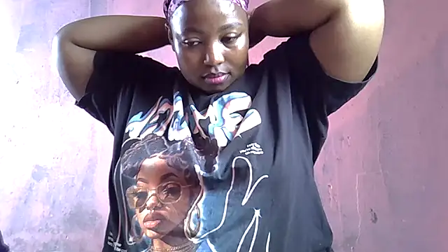 Snapshot of JUICYASSxxx chatting on 12-17-25, 10:09 JUICYASSxxx online show from 12-17-25, 10:09