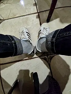 Snapshot of khema99 chatting on 12-18-25, 11:41 khema99 online show from 12-18-25, 11:41