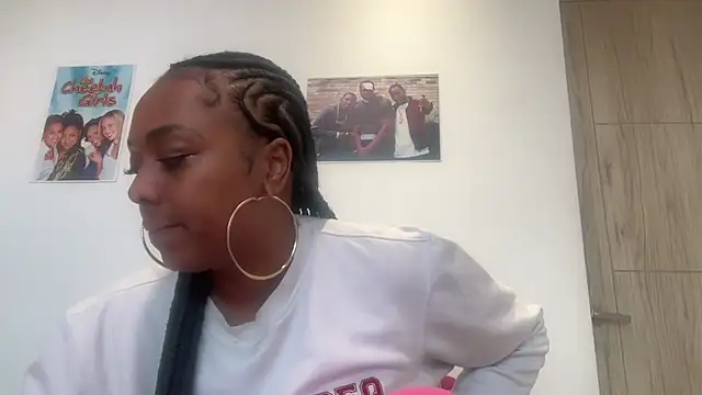 Snapshot of ChocolateCakeQueen chatting on 05-20-26, 11:02 ChocolateCakeQueen online show from 05-20-26, 11:02