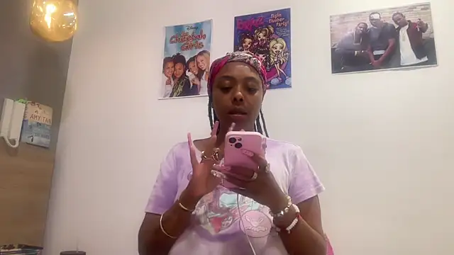 Snapshot of ChocolateCakeQueen chatting on 06-11-26, 12:01 ChocolateCakeQueen online show from 06-11-26, 12:01