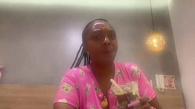 Snapshot of ChocolateCakeQueen chatting on 05-15-26, 12:30 ChocolateCakeQueen online show from 05-15-26, 12:30