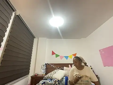 ChocolateCakeQueen online show from 10-18-25, 12:01