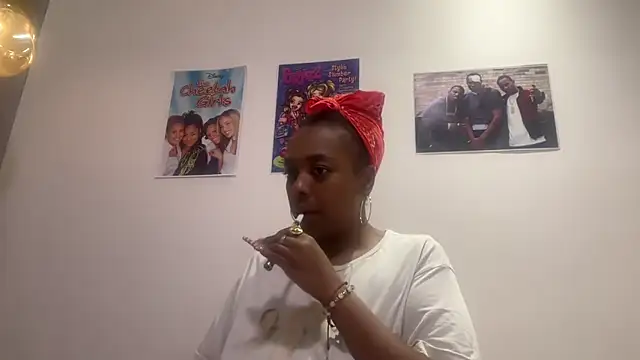 Snapshot of ChocolateCakeQueen chatting on 06-15-26, 12:22 ChocolateCakeQueen online show from 06-15-26, 12:22