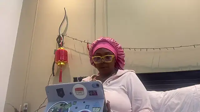 ChocolateCakeQueen online show from 03-11-25, 07:57