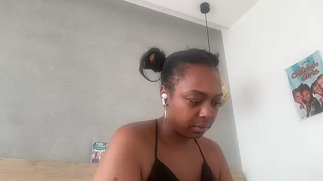 Snapshot of ChocolateCakeQueen chatting on 06-25-26, 02:44 ChocolateCakeQueen online show from 06-25-26, 02:44