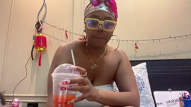 ChocolateCakeQueen online show from 03-03-25, 05:47