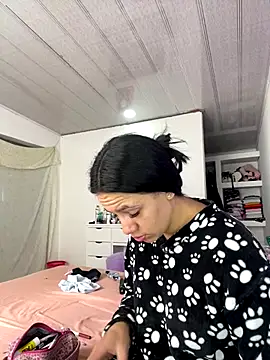 hannahb-e online show from 10-25-25, 02:39