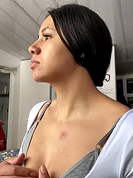 hannahb-e online show from 11-04-25, 01:59