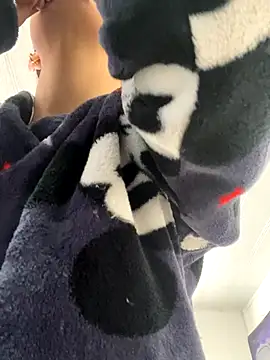 hannahb-e online show from 11-13-25, 04:22