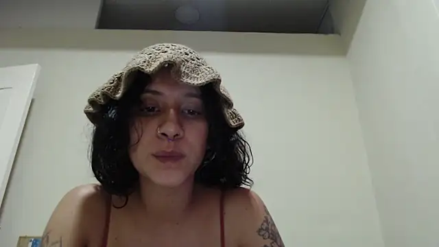 Snapshot of AlinaWoolf_ chatting on 06-02-26, 02:55 AlinaWoolf online show from 06-02-26, 02:55