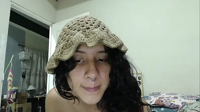 Snapshot of AlinaWoolf_ chatting on 06-04-26, 06:18 AlinaWoolf online show from 06-04-26, 06:18