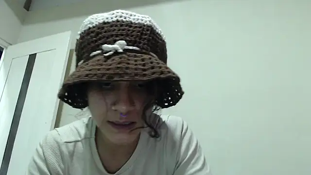 Snapshot of AlinaWoolf_ chatting on 05-12-26, 06:21 AlinaWoolf online show from 05-12-26, 06:21