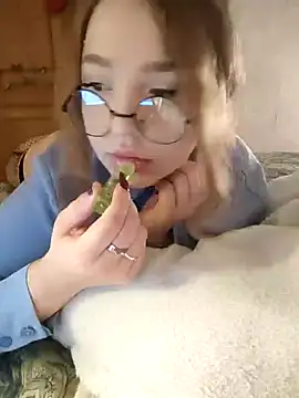 LittleDelora online show from 12-06-24, 07:28