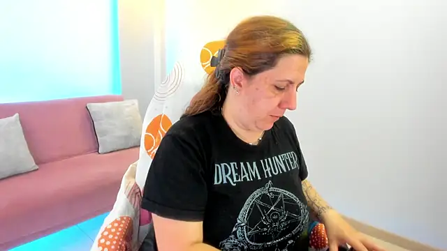 Snapshot of katie_joness_ chatting on 09-30-25, 01:06 katie joness  online show from 09-30-25, 01:06