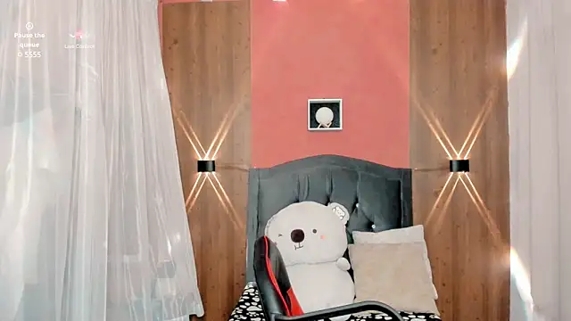 Snapshot of Sarah_angell chatting on 12-19-24, 01:51 Sarah angell online show from 12-19-24, 01:51