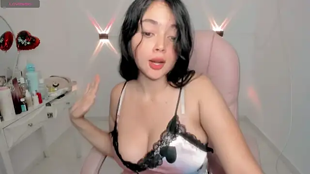 Snapshot of Sarah_angell chatting on 04-17-26, 01:52 Sarah angell online show from 04-17-26, 01:52