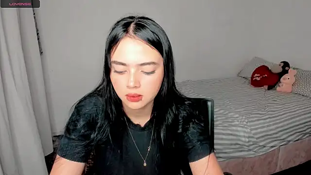 Snapshot of Sarah_angell chatting on 12-22-24, 04:38 Sarah angell online show from 12-22-24, 04:38