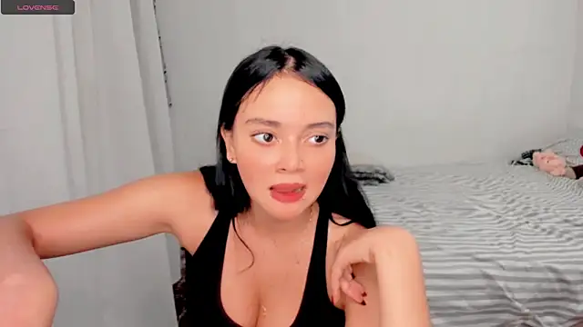 Snapshot of Sarah_angell chatting on 12-23-24, 04:50 Sarah angell online show from 12-23-24, 04:50