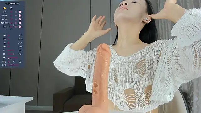 Liu Yifei  online show from 11-08-25, 01:09