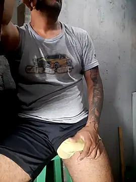 Snapshot of hecwil8 chatting on 02-17-26, 12:35 hecwil8 online show from 02-17-26, 12:35