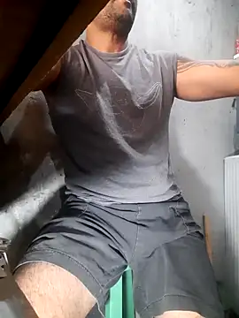 Snapshot of hecwil8 chatting on 02-12-26, 01:00 hecwil8 online show from 02-12-26, 01:00