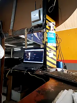 hecwil8 online show from 04-21-26, 06:25