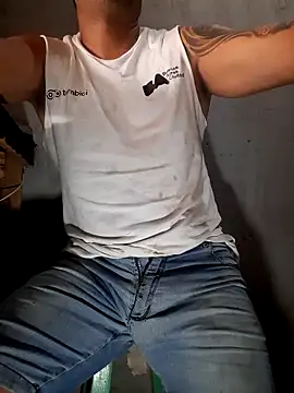 hecwil8 online show from 12-22-25, 03:34