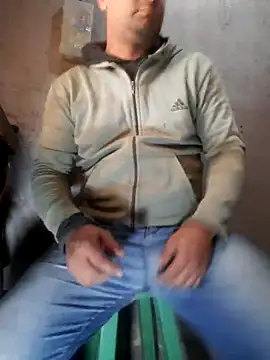 Snapshot of hecwil8 chatting on 05-18-26, 06:56 hecwil8 online show from 05-18-26, 06:56