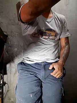 Snapshot of hecwil8 chatting on 05-05-26, 01:03 hecwil8 online show from 05-05-26, 01:03