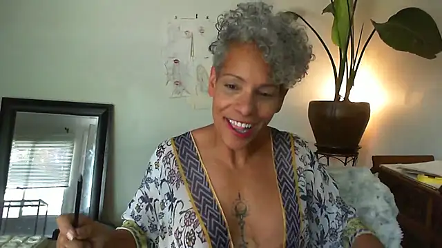 Snapshot of CeceilaMoon chatting on 06-27-26, 07:31 CeceilaMoon online show from 06-27-26, 07:31