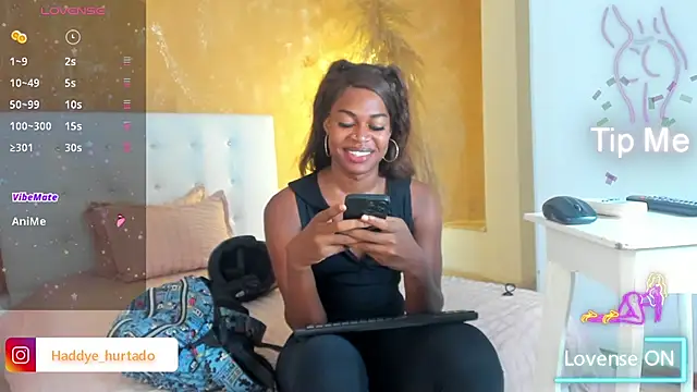 Snapshot of shenielxx chatting on 03-15-25, 04:43 shenielxx online show from 03-15-25, 04:43
