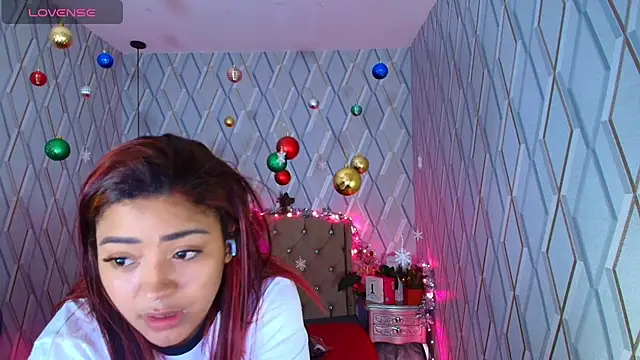 NicolleTaylor online show from 12-22-25, 04:12