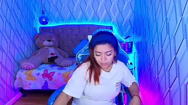 NicolleTaylor online show from 10-23-25, 04:22