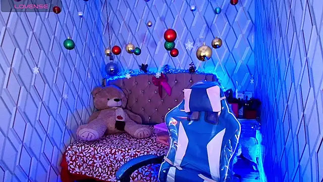 NicolleTaylor online show from 12-17-25, 04:06