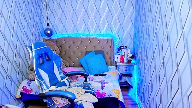 NicolleTaylor online show from 12-05-25, 04:33