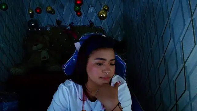 NicolleTaylor online show from 12-16-25, 04:06